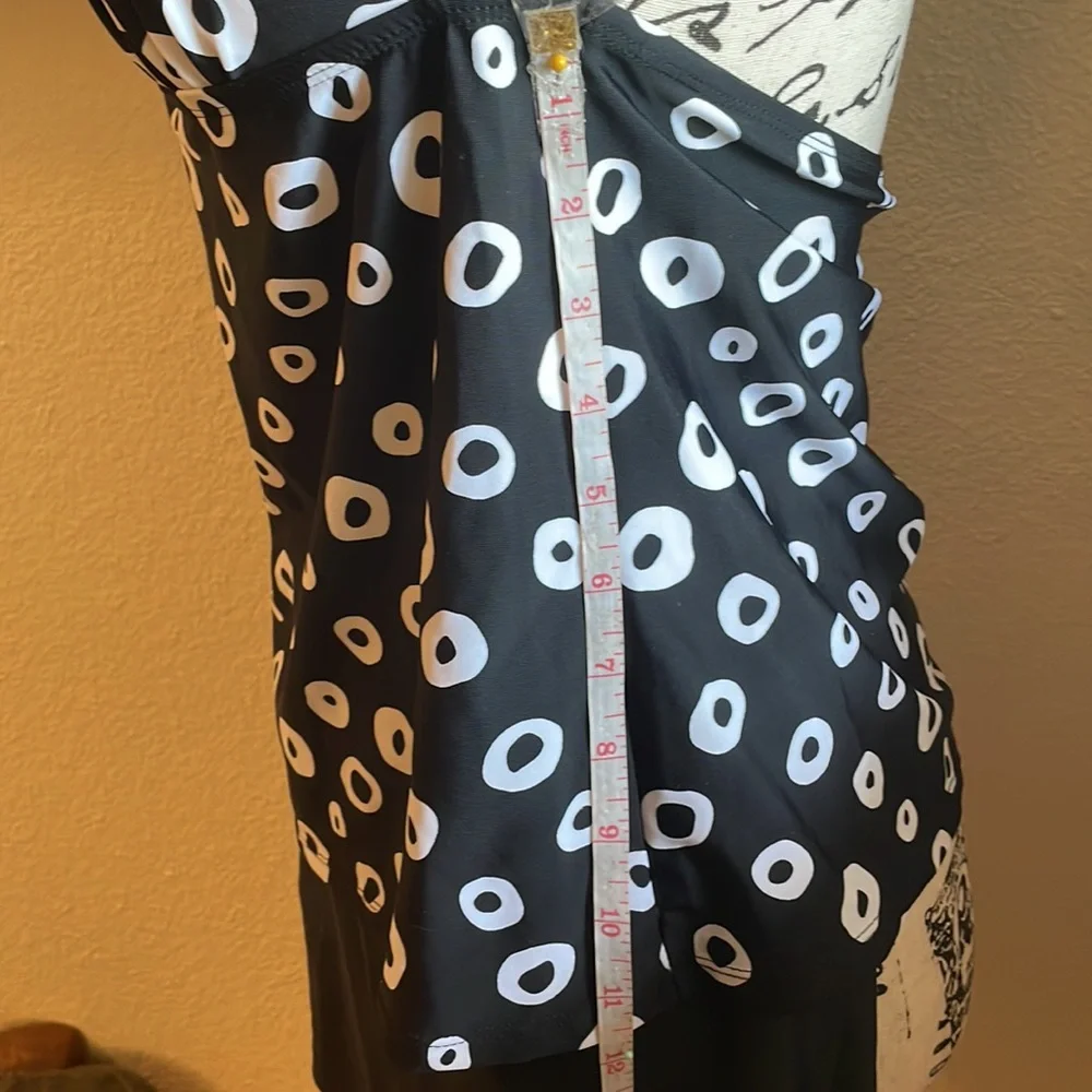 NWT-Island Waves tanki. Tie back top & skirt bottoms. Black & white. SZ 12 - Picture 12 of 14